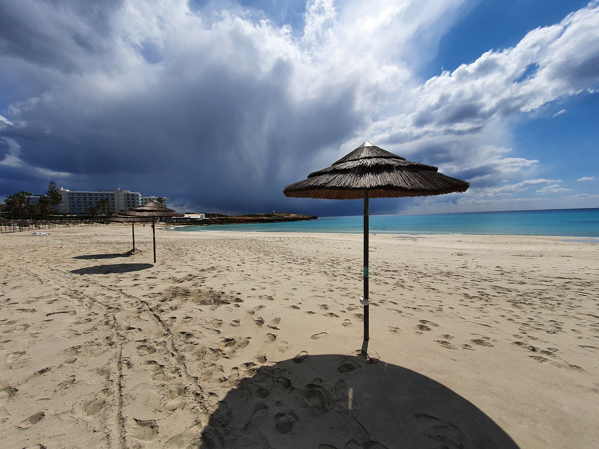 Parasoll på Nissi Beach i Ayia Napa