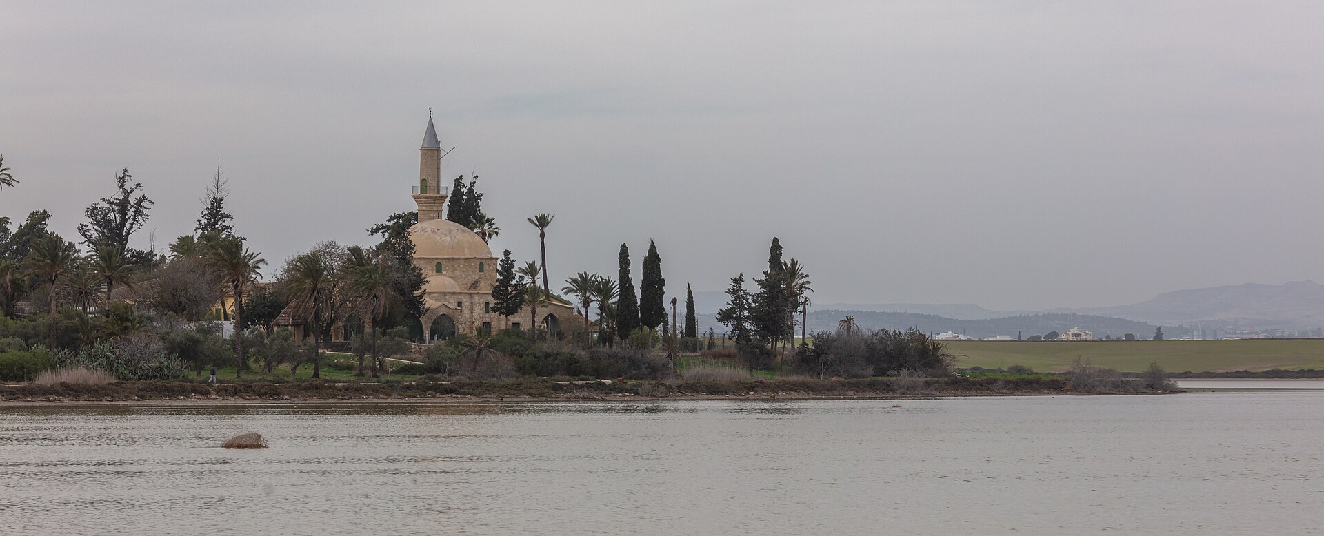Hala Sultan Tekke-moskén vid saltsjön utanför Larnaca